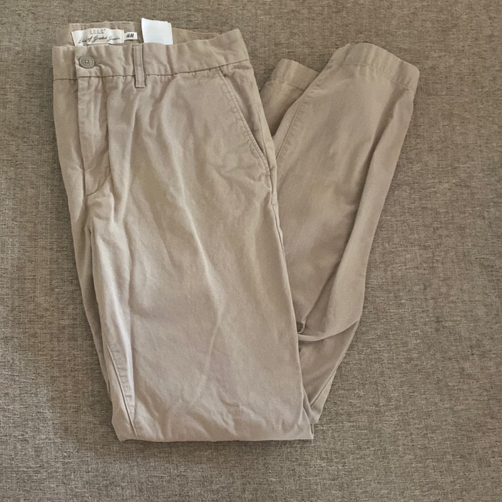 Men’s khaki pants